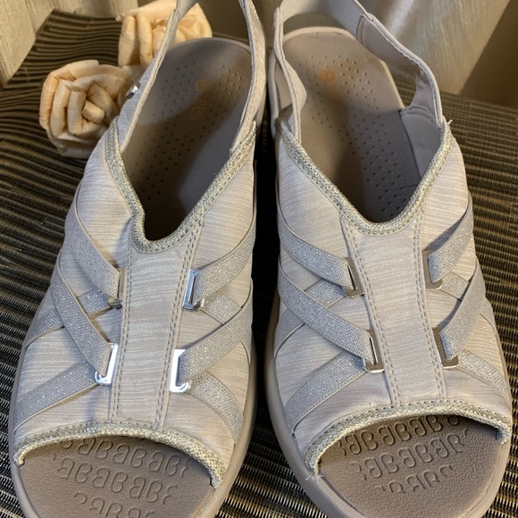 Bezees Firefly Open-Toe Wedge Sandal. Size 10M. Color Sand Samba. - Picture 3 of 11